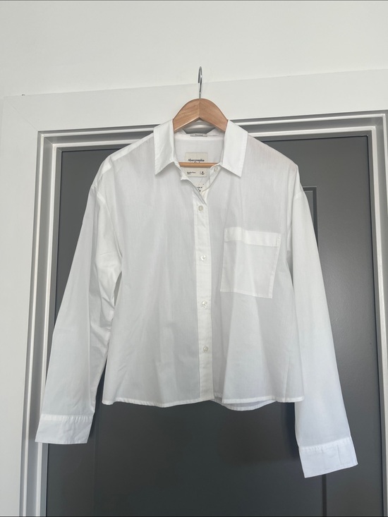 Abercrombie & Fitch Tops - Abercrombie & Fitch Women’s White Casual Button-Down Shirt